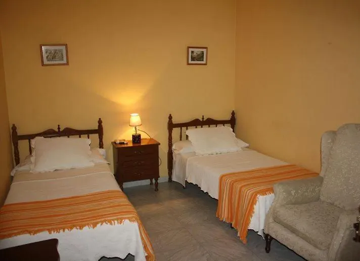 Guest house Hostal Bar Frances Guillena